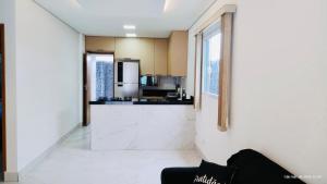 Kuchyň nebo kuchyňský kout v ubytování Casa com piscina e hidromassagem praia Enseada.