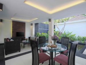 a living room with a glass table and chairs at The Ayu Kintamani Villa at Toya Devasya in Kintamani
