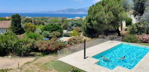 Bazén v ubytování Corsicadream Arone superbe appartement dans villa, vue panoramique mer, piscine, proche Porticcio nebo v jeho okolí