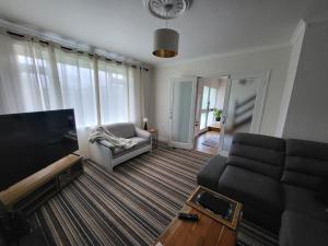 Posezení v ubytování Carrigaline Delightful Home