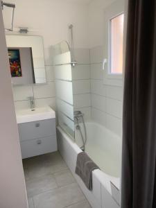 Koupelna v ubytování Corsicadream Arone superbe appartement dans villa, vue panoramique mer, piscine, proche Porticcio