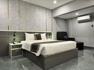 Postel nebo postele na pokoji v ubytování LION 9 HOTEL