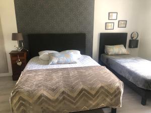 Postel nebo postele na pokoji v ubytování Chambre d'Hôtes Les Bacquerins