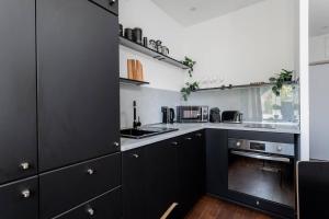 Kuchyňa alebo kuchynka v ubytovaní Espresso Apartment Plac Mirowski