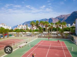 Tenis alebo squash v ubytovaní "Cathy's Home"- apart Luxury - Adult Only - Large Terrace Private alebo jeho okolí