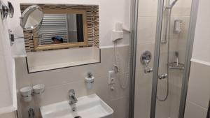 Bilik mandi di Ferienwohnung Alpenblick in Bolsterlang Sommerbergbahn kostenlos +18 gambar