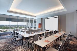 Restaurace v ubytování HARRIS Hotel & Convention Cibinong City Mall Bogor