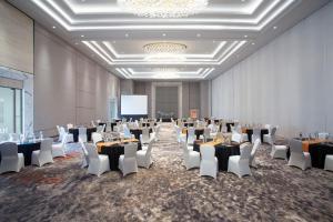 Restaurace v ubytování HARRIS Hotel & Convention Cibinong City Mall Bogor