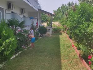 Zahrada ubytování Noula Rooms + 9 fotografií
