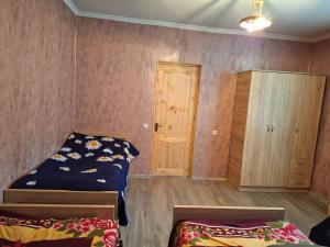 Postelja oz. postelje v sobi nastanitve Guest House Gvidani