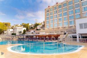 a large swimming pool in front of a hotel at Minura Cala Galdana & Apartamentos d'Aljandar in Cala Galdana