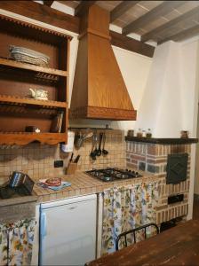 A kitchen or kitchenette at Agriturismo La Provenca