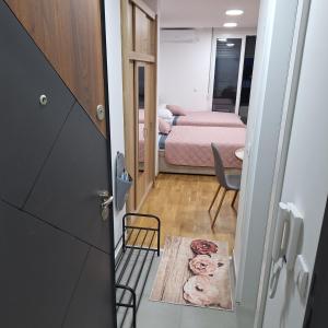 En eller flere senge i et værelse på Studio apartman Delight Vrnjačka banja