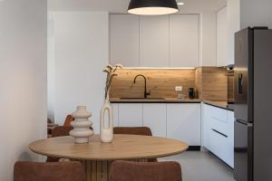 Η κουζίνα ή μικρή κουζίνα στο Skyline Suite