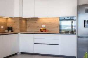 Η κουζίνα ή μικρή κουζίνα στο Skyline Suite