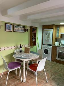 Kuchyň nebo kuchyňský kout v ubytování Apartaments La Clotxa - Prat de Comte