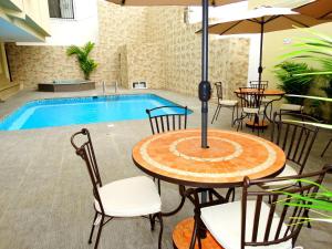 Bazén v ubytování Hotel Marvento Suites nebo v jeho okolí