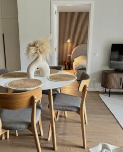 Posezení v ubytování Vanagupės Pušynas & SPA Luxury apartment