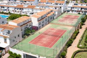 Tenis a/nebo squash v ubytování Estudio Bloque 89 nebo okolí