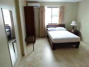 Voodi või voodid majutusasutuse Hotel Marvento Suites toas