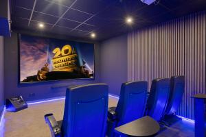 Møde- og/eller konferencelokalet på ViVi Homes - Villa Yara Pool, Sauna, Jacuzzi & Cinema