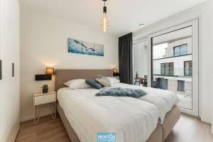 Postel nebo postele na pokoji v ubytování Luna Nieuwpoort - brand new & stylish apartment