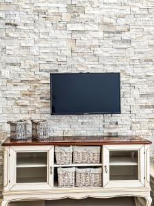 TV a/nebo společenská místnost v ubytování Seaside Luxury Apartment #PROPERTLY