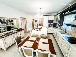 Kuchyň nebo kuchyňský kout v ubytování Seaside Luxury Apartment #PROPERTLY