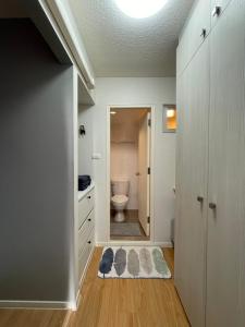 a bathroom with a toilet and a rug at AnnaHome122@Latkrabang in Ban Khlong Prawet