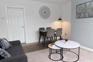 Fotografie z fotogalerie ubytování 2 bed home sleeping 3 people fully equipped located in Radcliffe Manchester - Stand Up and Shout v destinaci Radcliffe