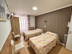 Postel nebo postele na pokoji v ubytování Hostal Rober