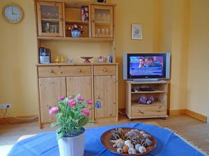 TV a/nebo společenská místnost v ubytování Haus Doris Whg 1