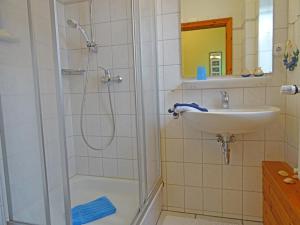 Koupelna v ubytování Haus Doris Whg 1 + 7 fotografií