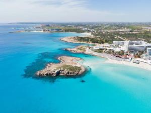 una isla en el océano junto a una playa en SPECIAL OFFER -50 Percent OFF - City Center - Free Parking - Sleep 5, en Ayia Napa