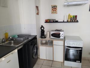 Kuchyň nebo kuchyňský kout v ubytování Studio Hypercentre Avignon