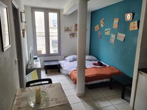 Postel nebo postele na pokoji v ubytování Studio Hypercentre Avignon