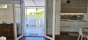 Una cocina o cocineta en Residence Polaris a Rivabella