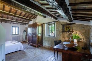 a bedroom with a bed and a desk in a room at Villa dell`Arte by BarbarHouse in Montecchio +37 photos