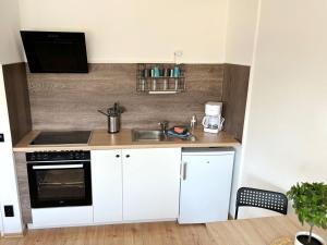 Cuina o zona de cuina de Low Budget Apartment Cologne 1 foto més
