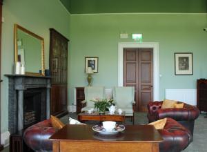 Predel za sedenje v nastanitvi Ennismore House