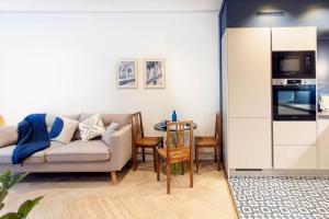 L48 Smart 1 BDR AC. Centre 10mins Sea