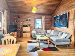 Μια τηλεόραση ή/και κέντρο ψυχαγωγίας στο Holiday Home Löwenzahn by Interhome