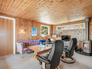 Posezení v ubytování Holiday Home Steni - 250m from the sea by Interhome