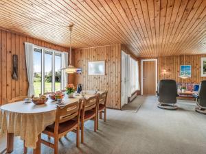 Posezení v ubytování Holiday Home Steni - 250m from the sea by Interhome