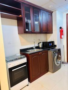 Kuchyň nebo kuchyňský kout v ubytování Luxury Home Sea View
