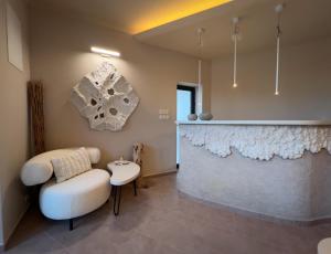 a living room with a bench and a bar at Pino - Villa, Casa, Cucina е Terrazza in Albena