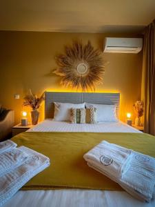 a bedroom with a large bed with towels on it at Pino - Villa, Casa, Cucina е Terrazza in Albena