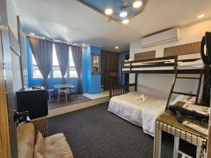 Postelja oz. postelje v sobi nastanitve Attic Capsule Hotel