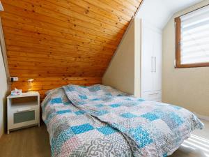 Giường trong phòng chung tại Holiday Home Particia by Interhome