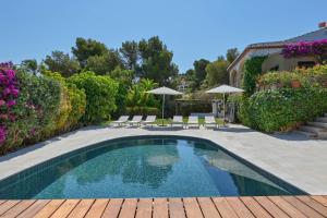 Bazén v ubytovaní Bonita stay B Light Piscina climatizada, bbq, wifi alebo v jeho blízkosti